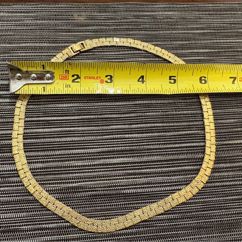 Elegant Gold Necklace